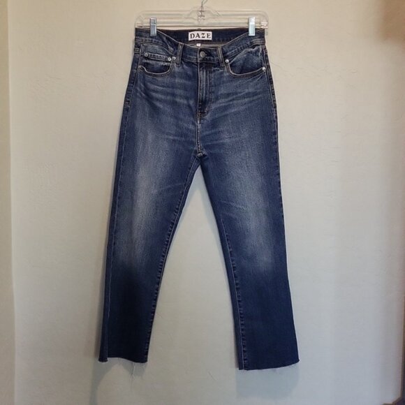 Daze Shy Girl High Rise Crop Flare Leg Jeans Raw Hem Medium Wash Size 28 - Picture 1 of 13